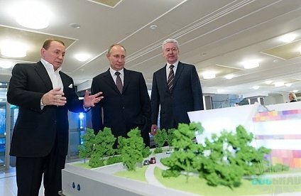 Путин и мэр столицы Собянин в Планета КВН Путин и мэр столицы Собянин в Планета КВН